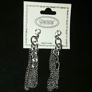 Aritos tipo colgantes.